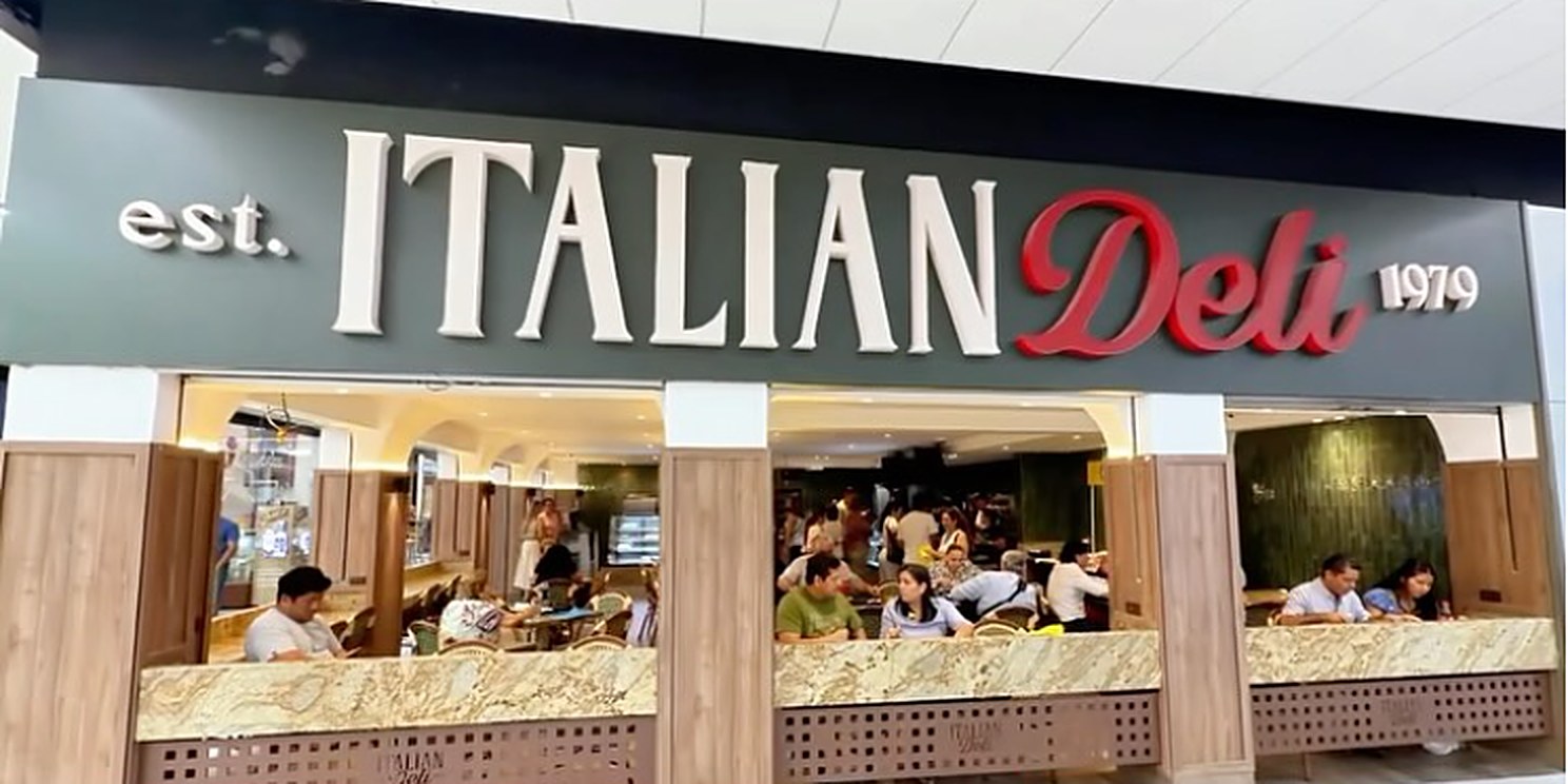 Fachada renovada de Italian Deli en el Centro Comercial Policentro