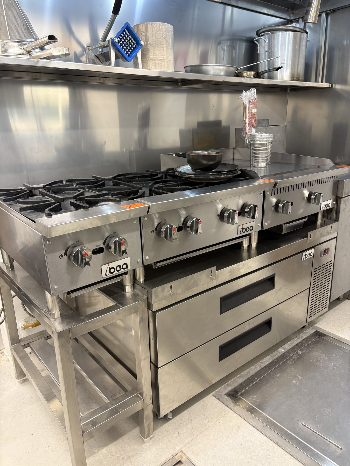 Línea de cocción Ibea con base de chef refrigerada