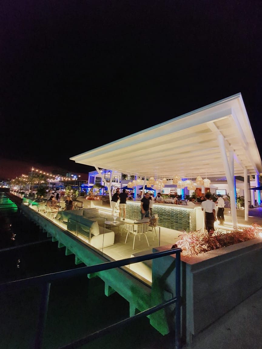 La Borda de noche, con la barra en servicio